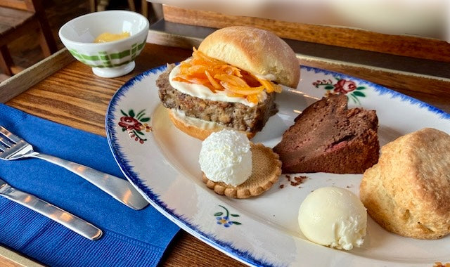 神奈川県平塚市】アンティーク食器でカフェ・ランチ｜cafe TORO