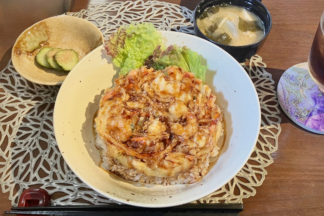 【山梨県甲府市】たっぷり野菜と海鮮のかき揚げ丼｜ごはんカフェ蔵