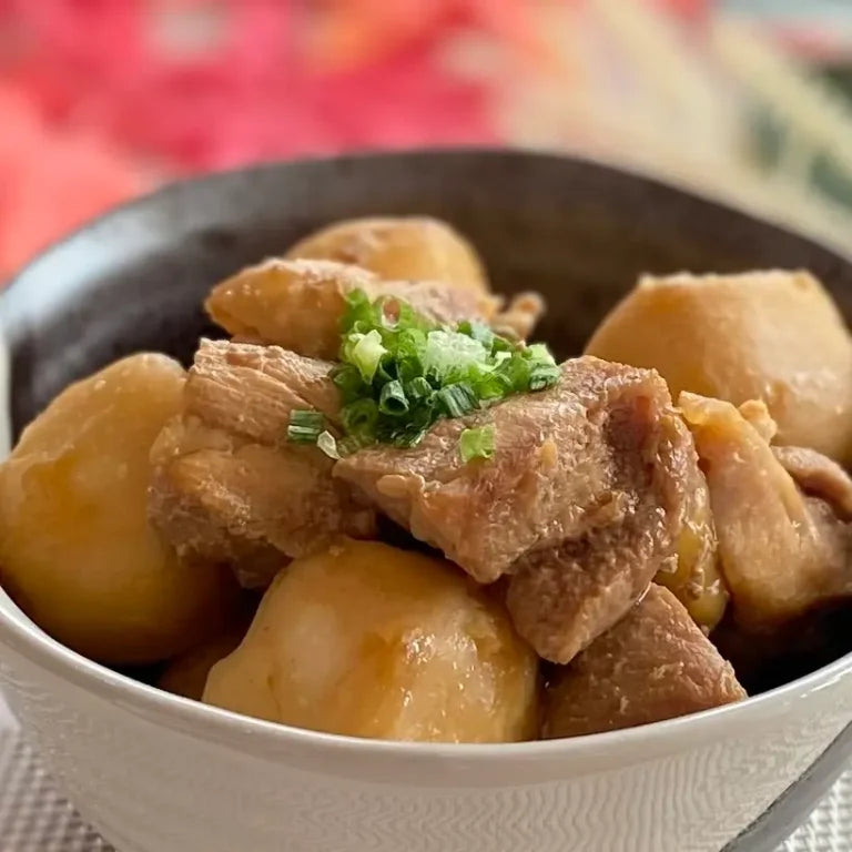 【里いもと鶏肉の煮物】めんつゆで簡単レシピ